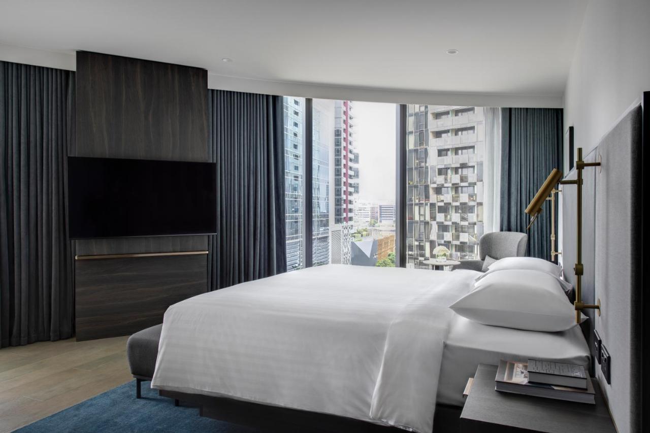 Melbourne Marriott Hotel Docklands Εξωτερικό φωτογραφία A bedroom at the hotel