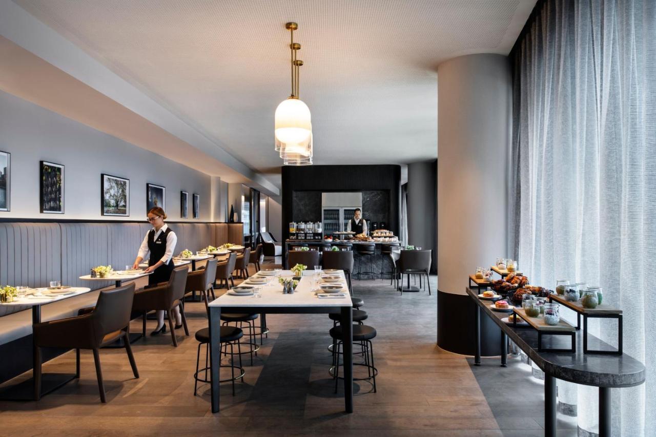 Melbourne Marriott Hotel Docklands Εξωτερικό φωτογραφία The lounge at London Heathrow Airport
