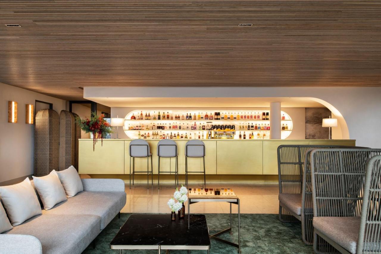 Melbourne Marriott Hotel Docklands Εξωτερικό φωτογραφία The bar at the 19th floor
