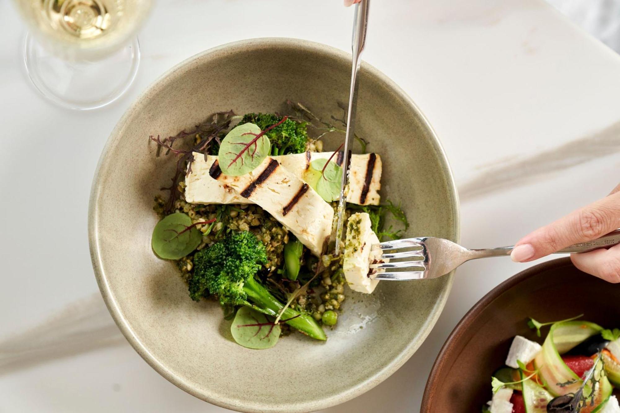 Melbourne Marriott Hotel Docklands Εξωτερικό φωτογραφία A salad with quinoa
