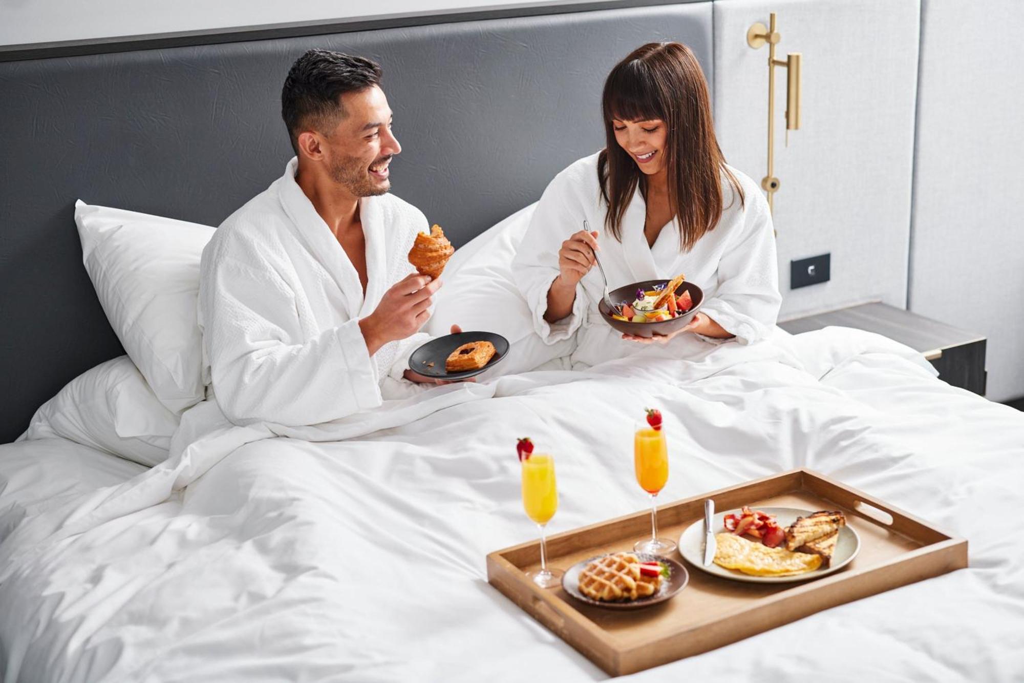 Melbourne Marriott Hotel Docklands Εξωτερικό φωτογραφία Room service
