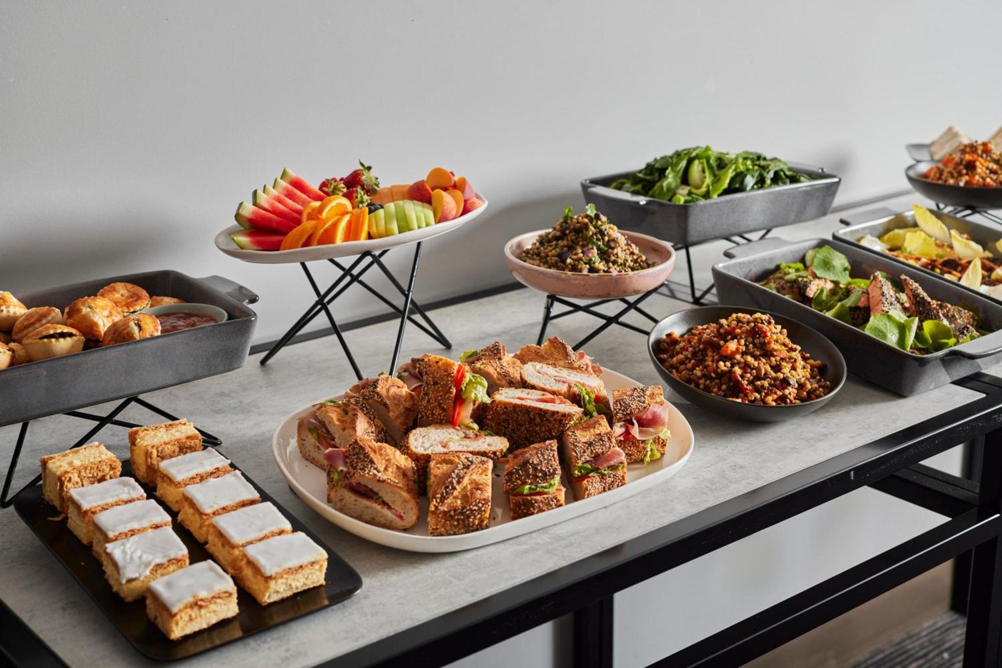 Melbourne Marriott Hotel Docklands Εξωτερικό φωτογραφία A buffet
