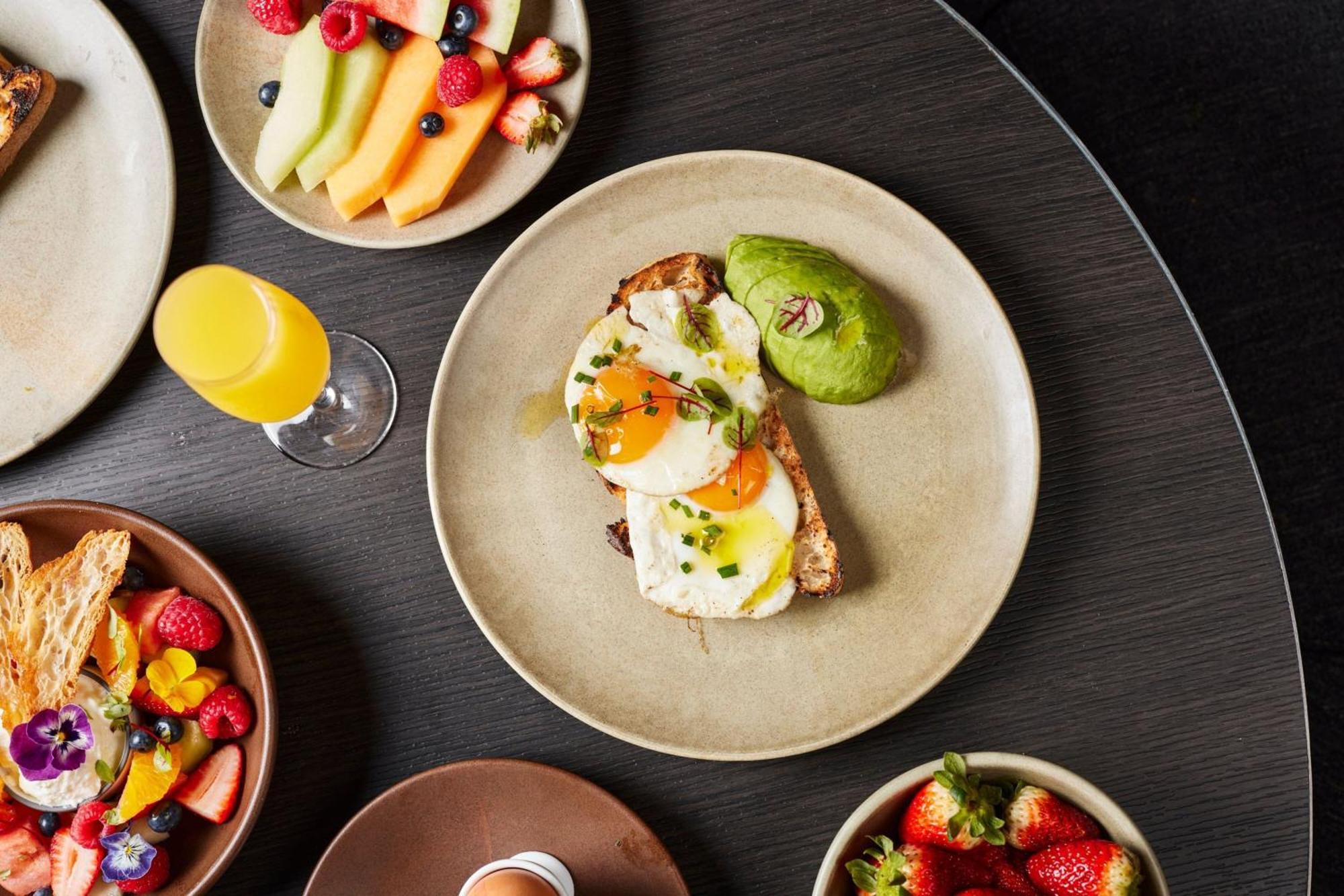 Melbourne Marriott Hotel Docklands Εξωτερικό φωτογραφία Avocado and egg on toast