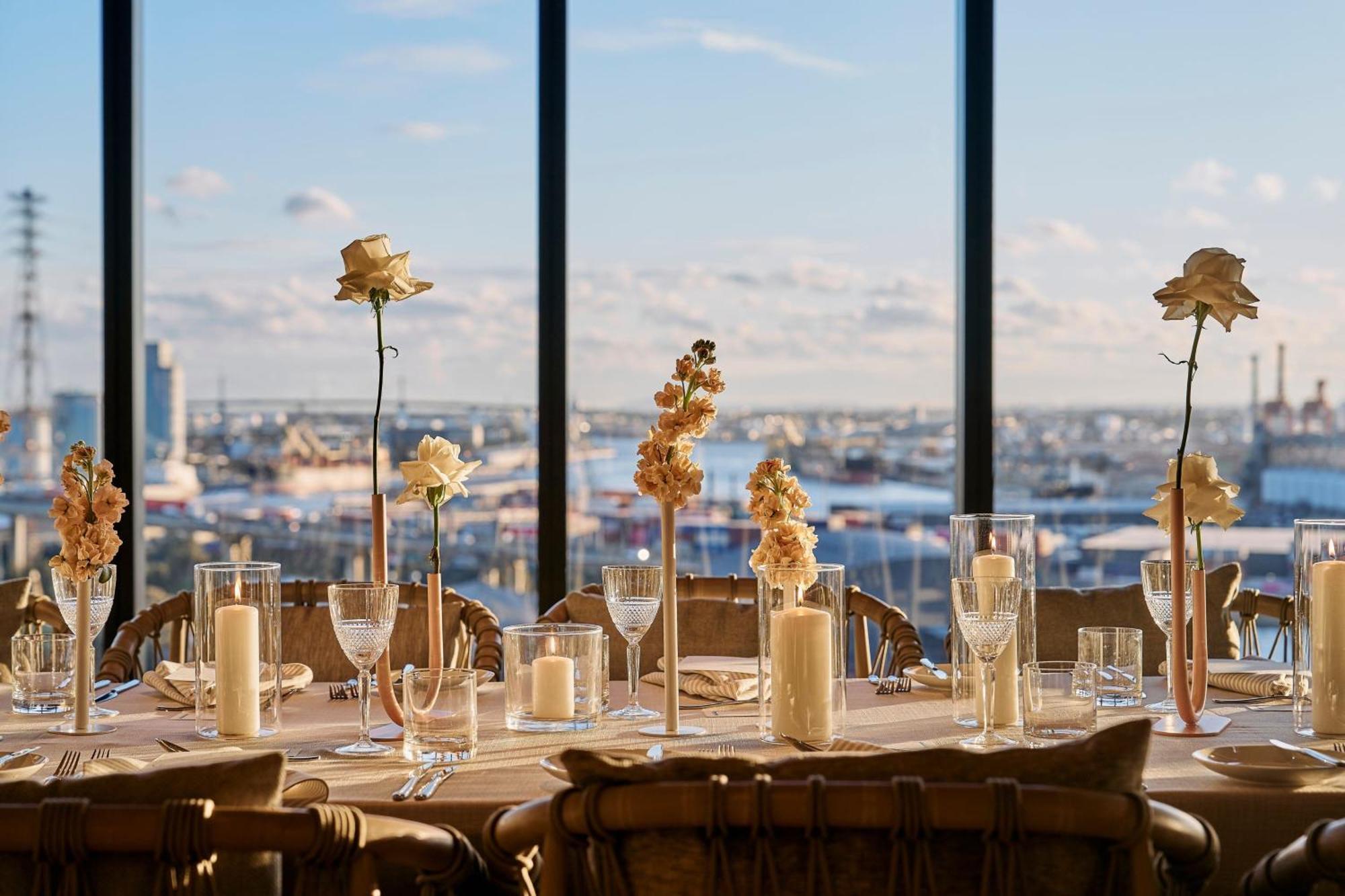 Melbourne Marriott Hotel Docklands Εξωτερικό φωτογραφία The view from the 360° Restaurant