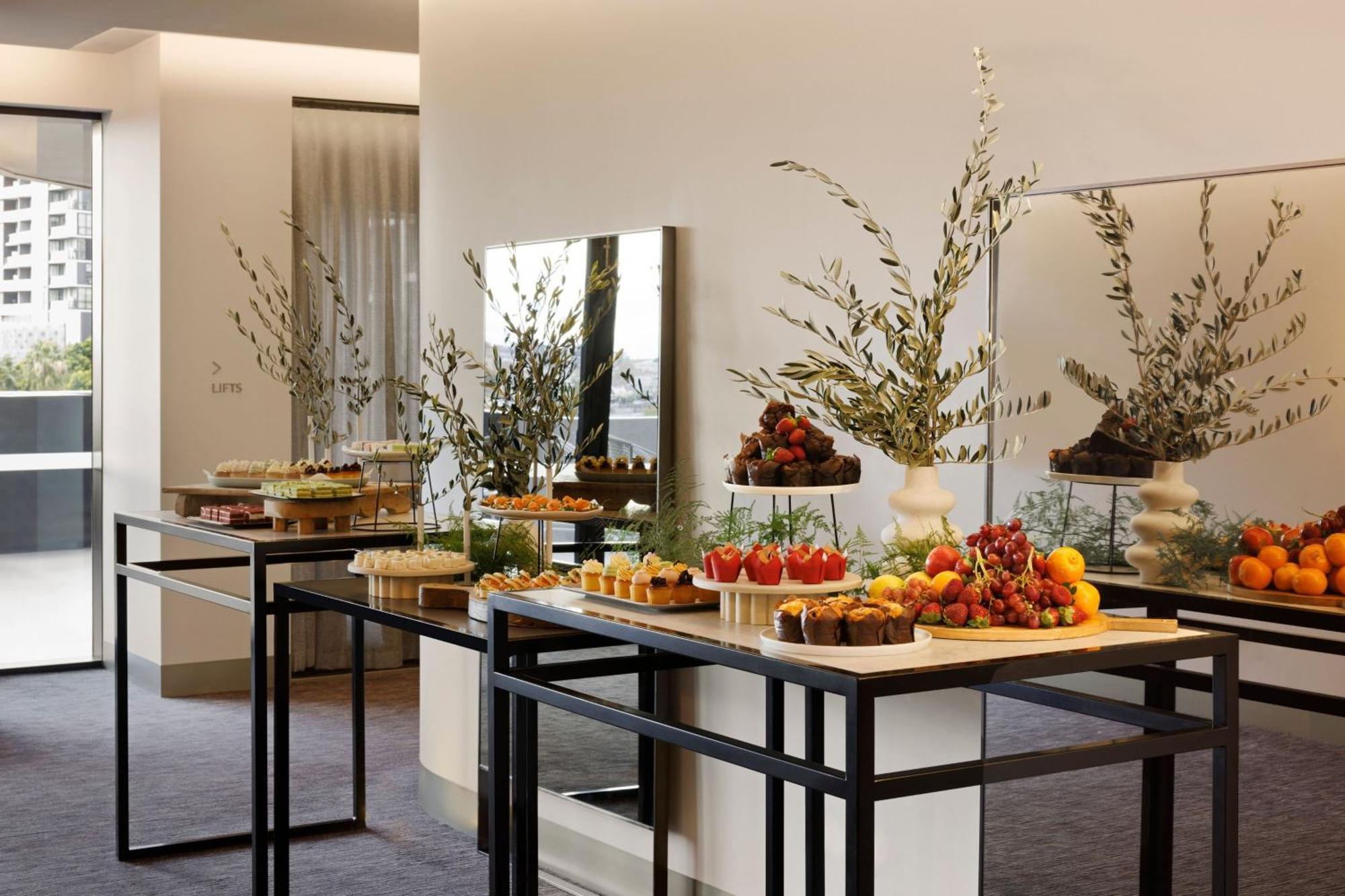 Melbourne Marriott Hotel Docklands Εξωτερικό φωτογραφία A buffet at a hotel