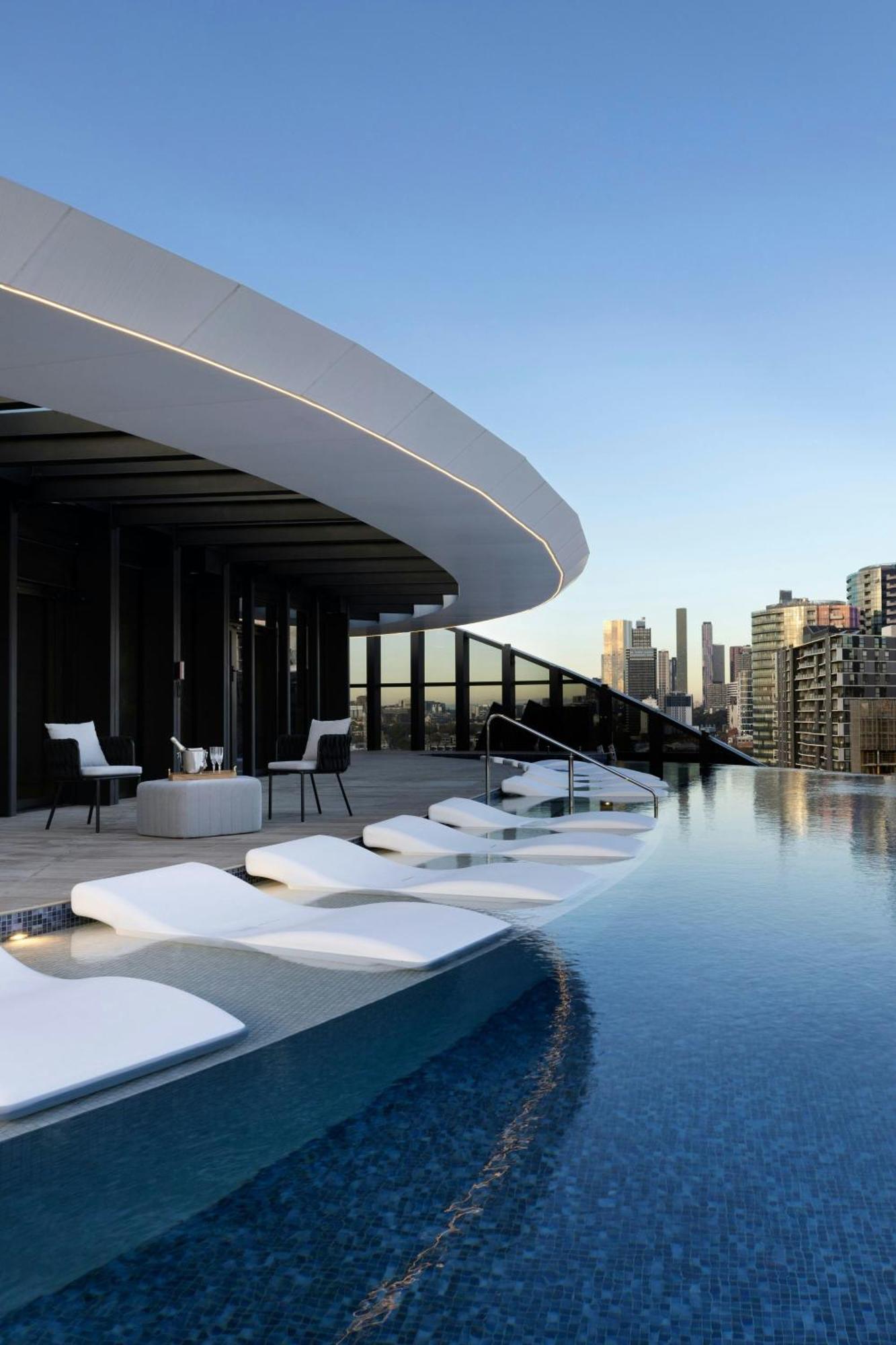 Melbourne Marriott Hotel Docklands Εξωτερικό φωτογραφία The rooftop pool at The Standard East Village